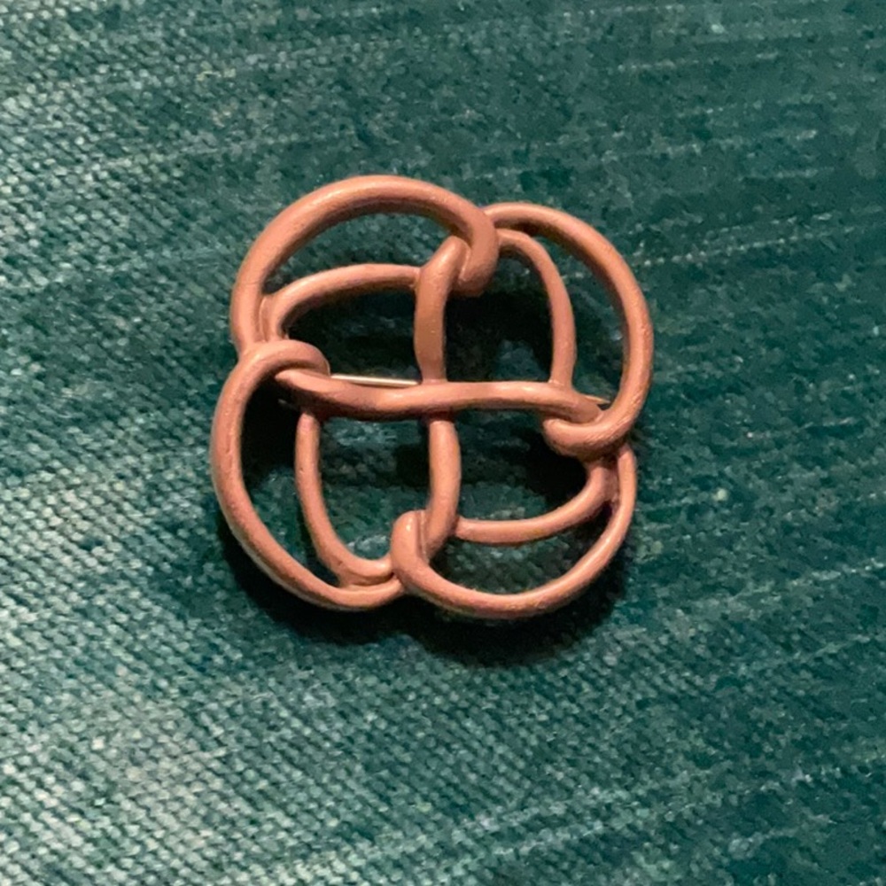 Pewter tone Celtic infinity knot broach. Vintage